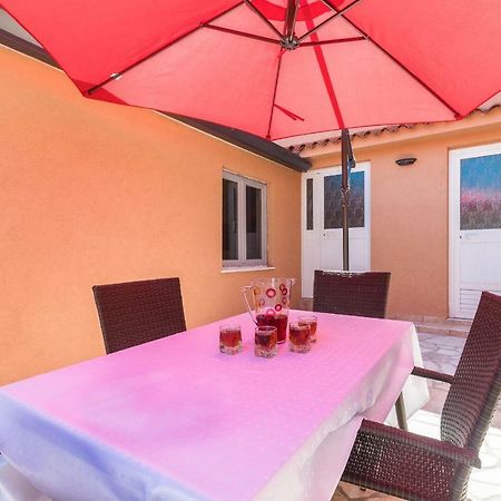 Apartment Taja Liznjan Bagian luar foto