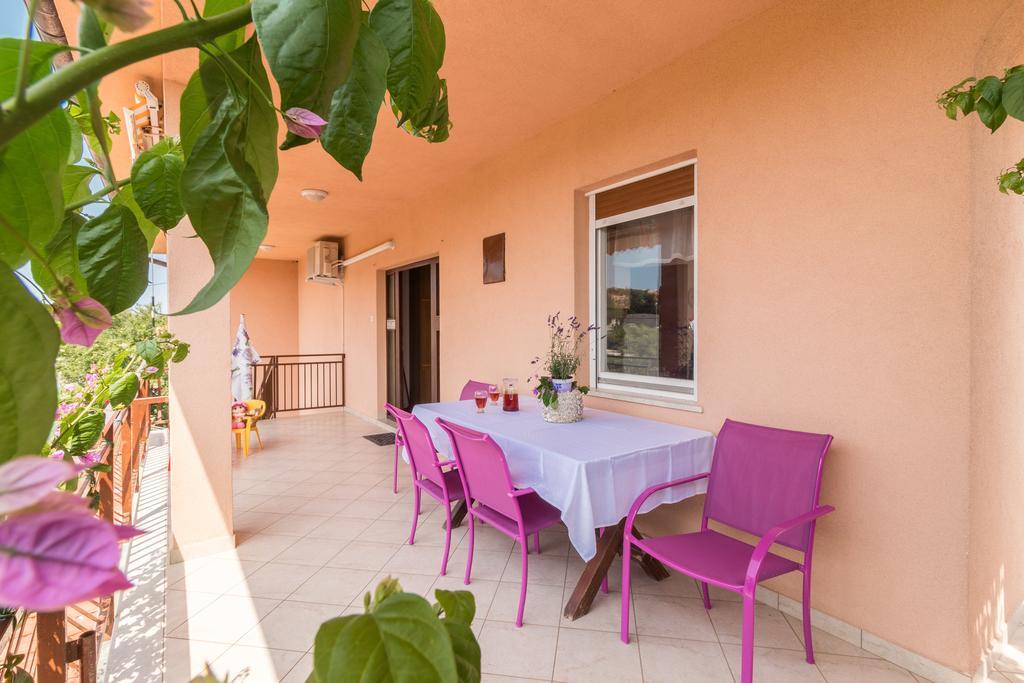 Apartment Taja Liznjan Bagian luar foto