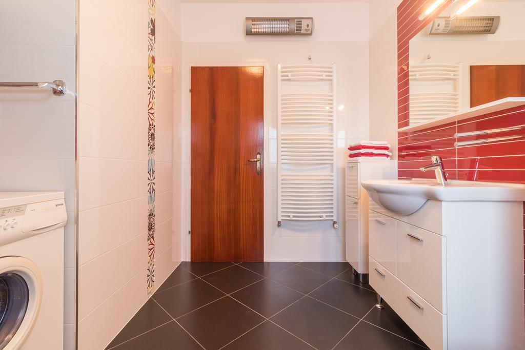 Apartment Taja Liznjan Bagian luar foto