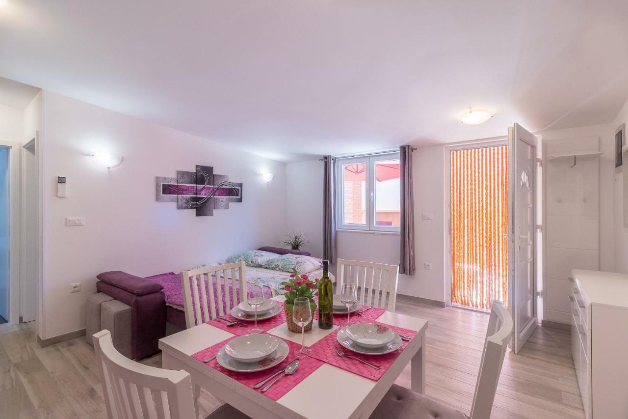 Apartment Taja Liznjan Bagian luar foto