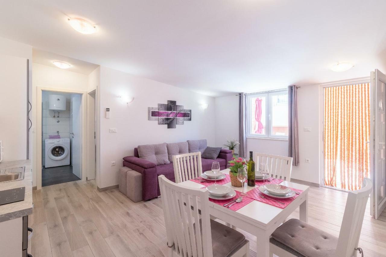 Apartment Taja Liznjan Bagian luar foto