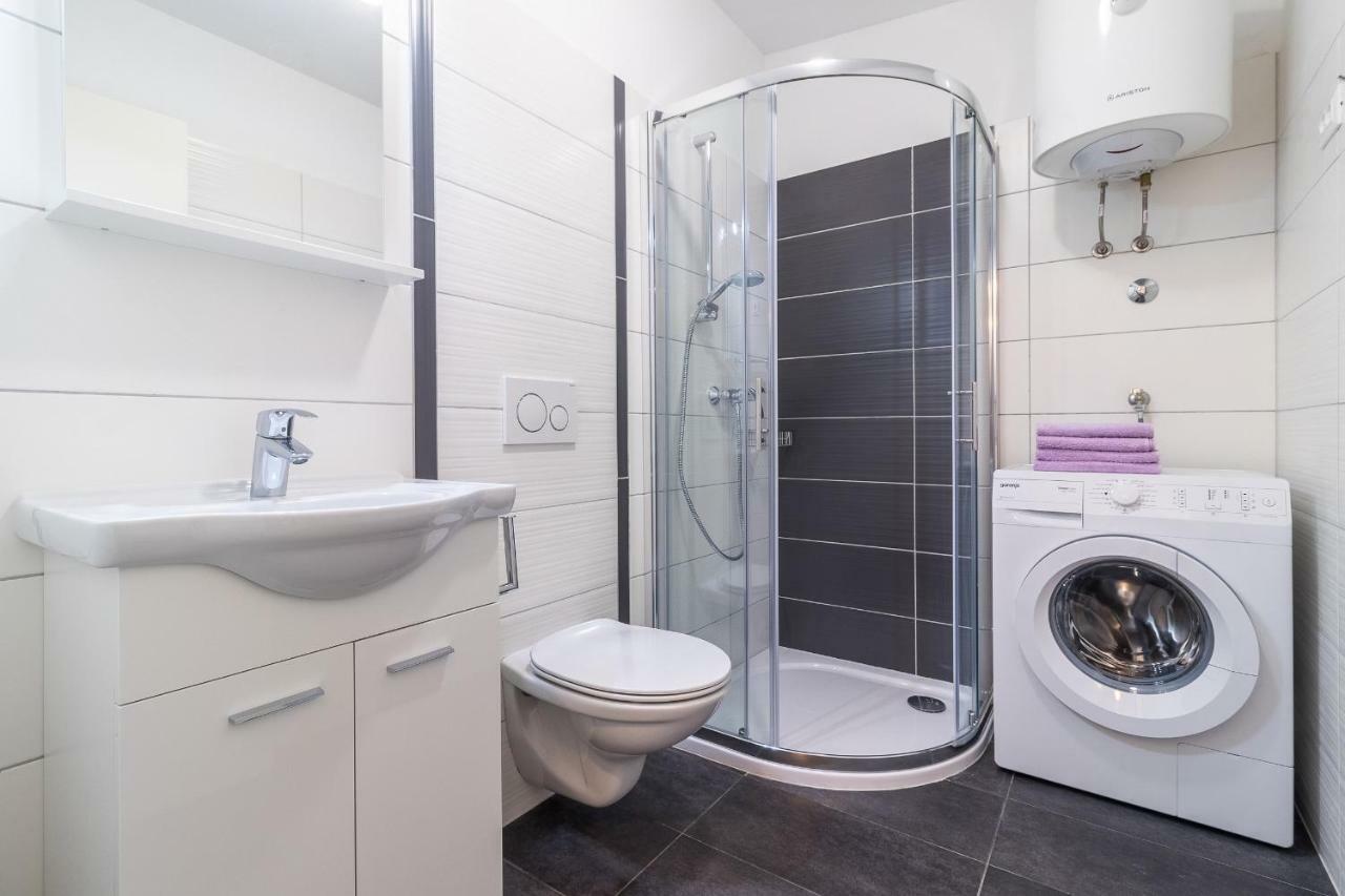 Apartment Taja Liznjan Bagian luar foto
