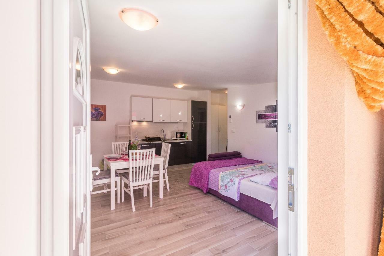 Apartment Taja Liznjan Bagian luar foto