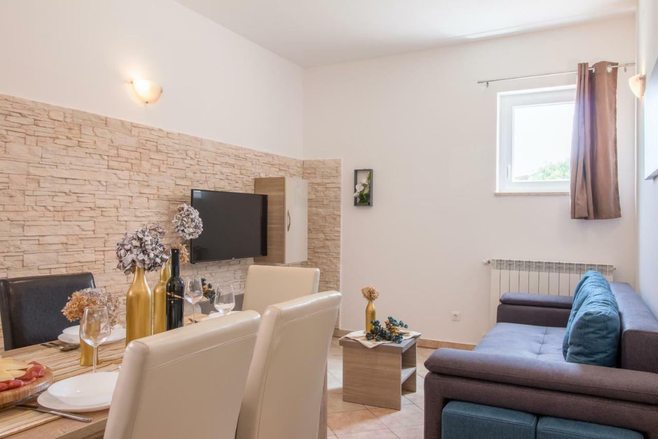Apartment Taja Liznjan Bagian luar foto