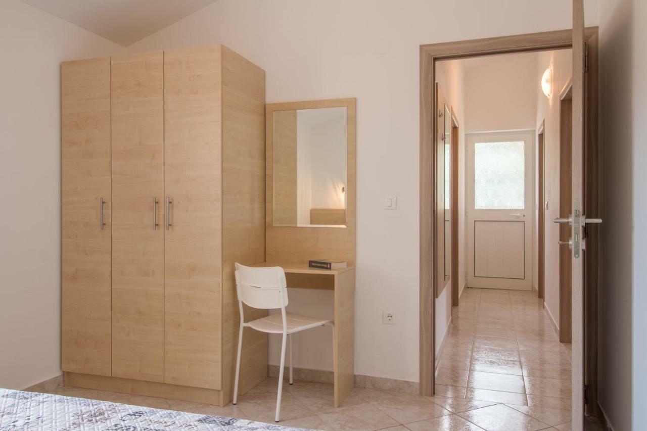 Apartment Taja Liznjan Bagian luar foto