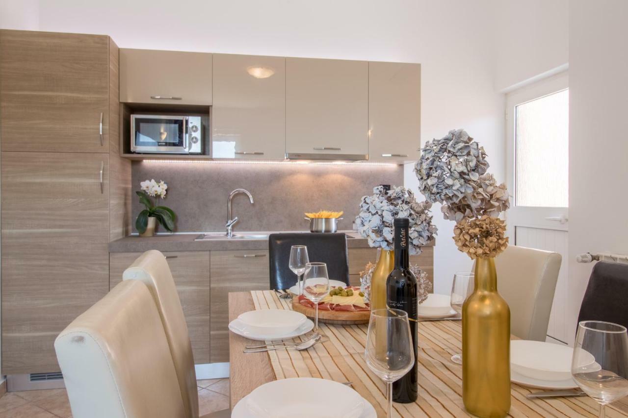 Apartment Taja Liznjan Bagian luar foto