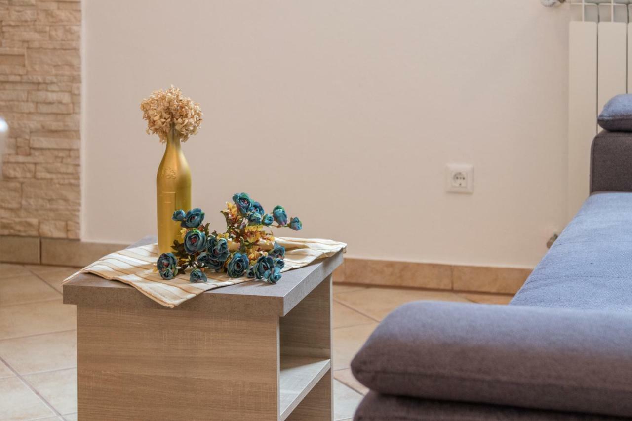 Apartment Taja Liznjan Bagian luar foto