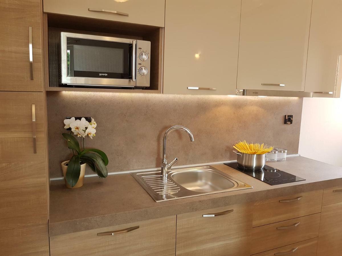 Apartment Taja Liznjan Bagian luar foto