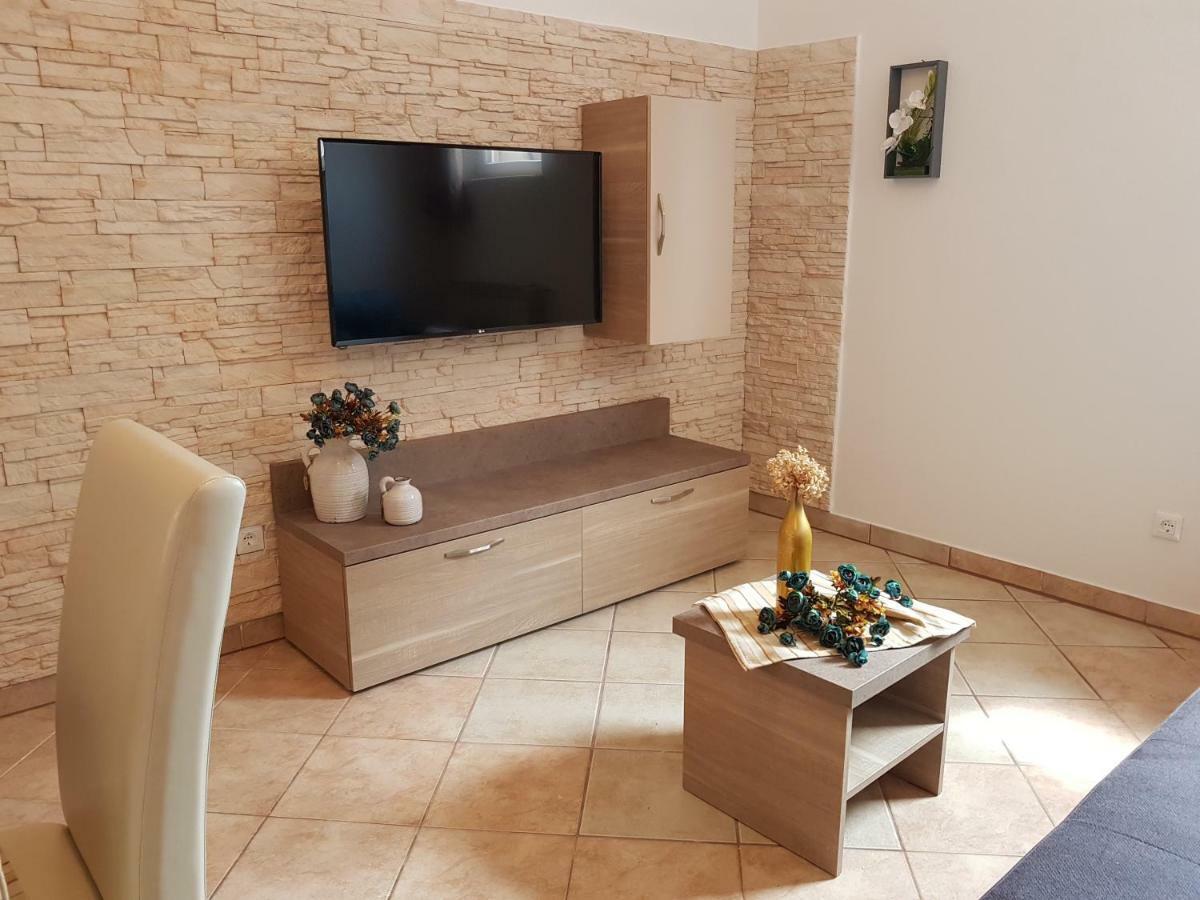 Apartment Taja Liznjan Bagian luar foto