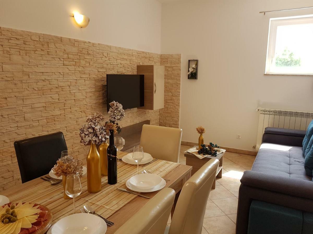Apartment Taja Liznjan Bagian luar foto
